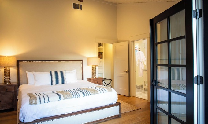 Napa Bed & Breakfast | Amizetta Farmhouse