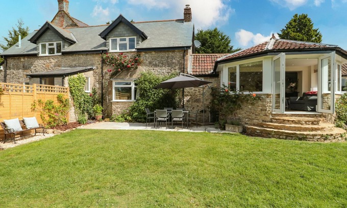 Winsham Cottage | AMMERHAM FARM COTTAGE, family friendly, with open fire in Winsham