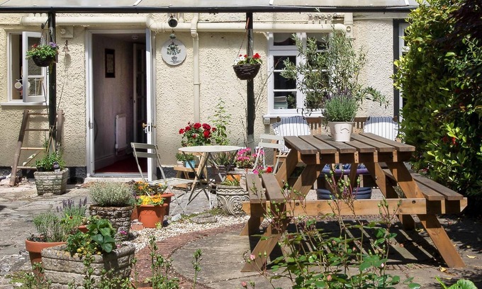 Chard House | Ammonite Lodge Guest House