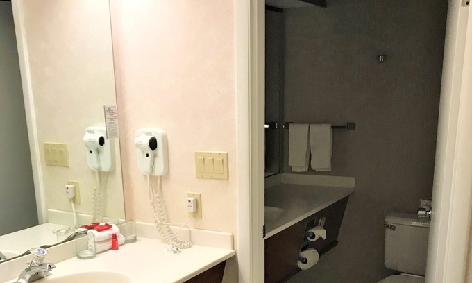 South Richland Apartment | Amon Park Studios - The Apartment with whirlpool