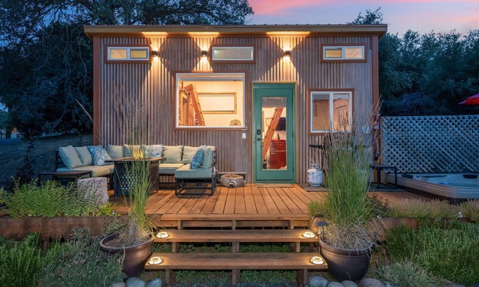 Oakhurst Apartment | Among The Stars- Tiny home with views/hot tub/and more!