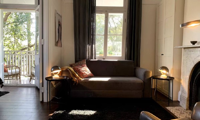 Dulwich Hill Apartment | Among the treetops