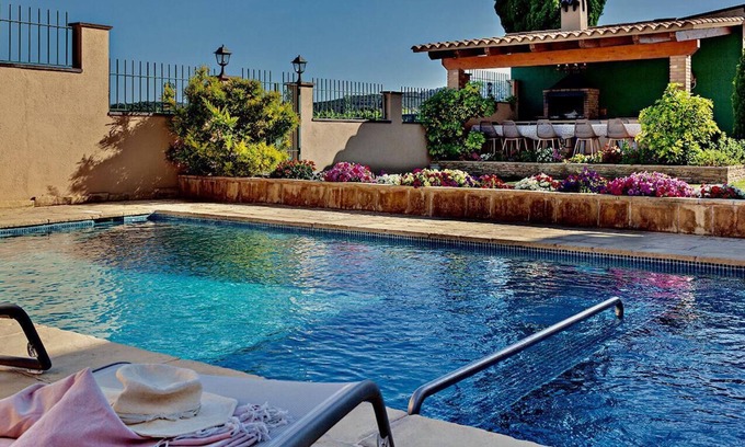 San Martin Sarroca Cottage | Among vineyards, near Barcelona, private swimming pool, barbecue, garden