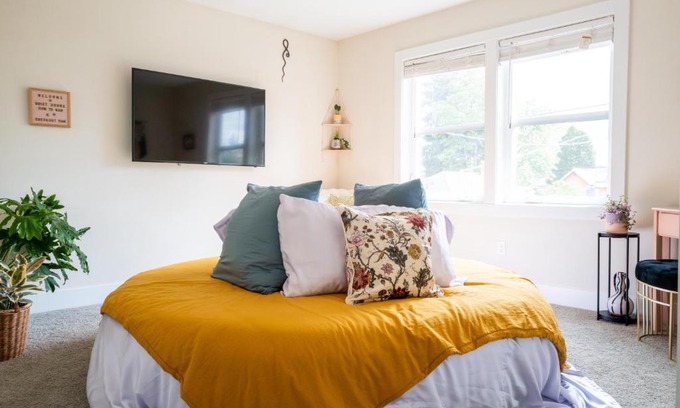 Mount Scott-Arleta House | Amorcito de Jenny - Shared House