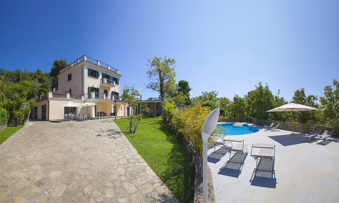 Sant'Agata sui Due Golfi Villa | AMORE RENTALS - Villa Il Noce with Private Pool, SPA, Garden, BBQ and Parking
