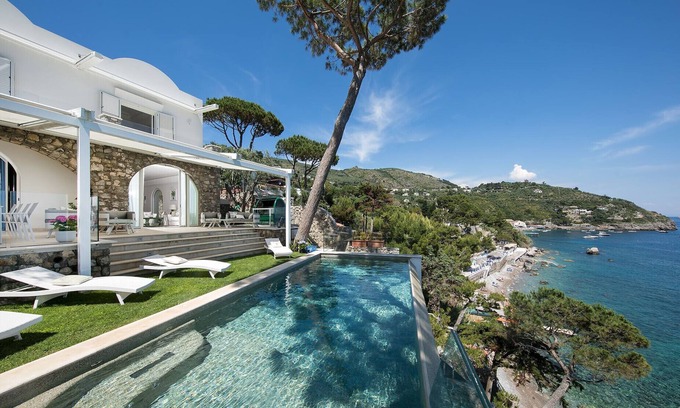Marina del Cantone Villa | AMORE RENTALS - Villa Ibiscus with Infinity Pool, Direct Sea Access, Sea View, Parking and Breakfast