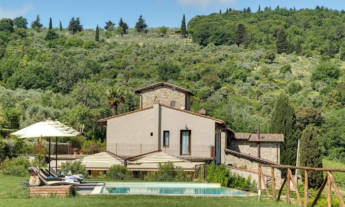Panzano in Chianti Villa | AMORE RENTALS - Villa Mia with Private Pool, Garden, Terraces and Parking