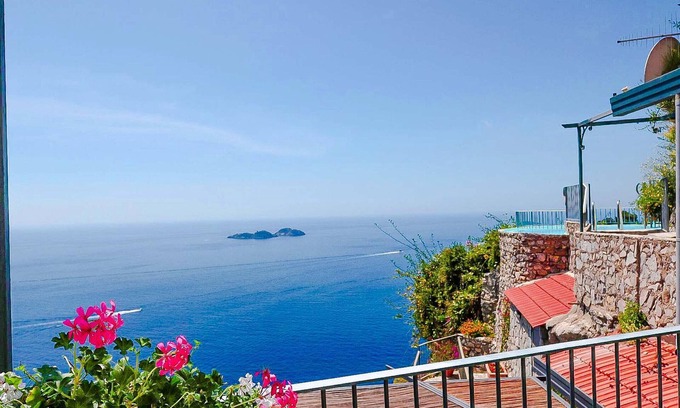 Vico Equense Ski Chalet | AMORE RENTALS - Villa Vanessa with Private Pool and Sea View