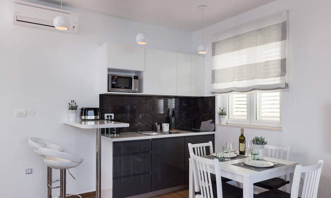 Municipality of Dubrovnik Apartment | Amorino of Dubrovnik Apartments - Studio Apartment with Terrace and Sea View (Apartment Lavanda)