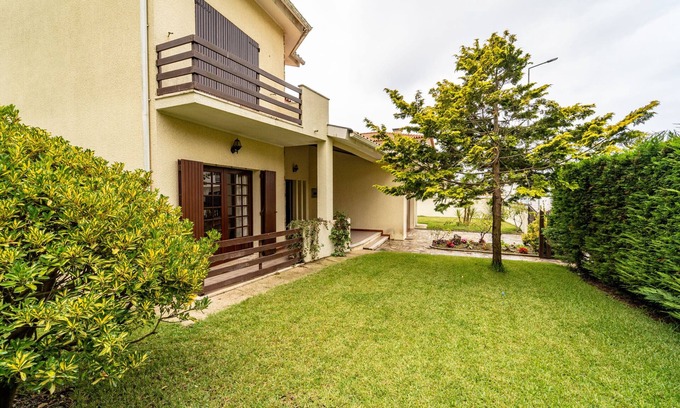 Darque House | Amorosa Villa, 500m from the beach by House and People