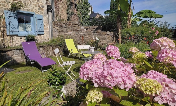 Oloron-Sainte-Marie Bed & Breakfast | Amphitryon