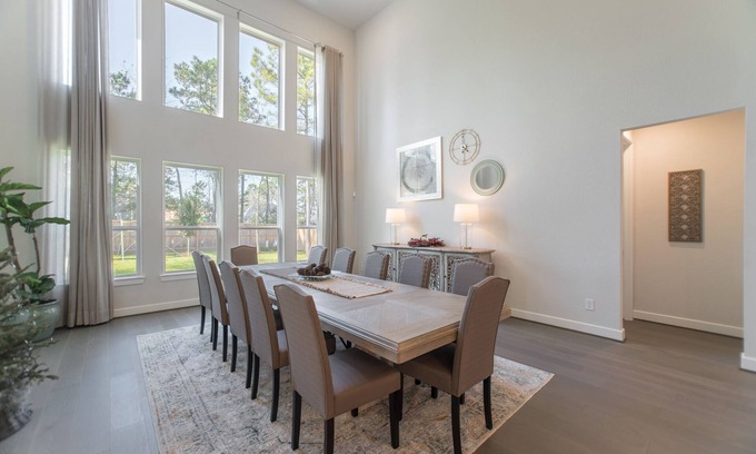Tomball House | Ample 4BD + Media Room + Home Office in Woodlands