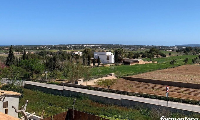 Es Cap de Barbaria House | Amplia y Confortable Casa a muy Pocos Metros del Centro de San Francesc