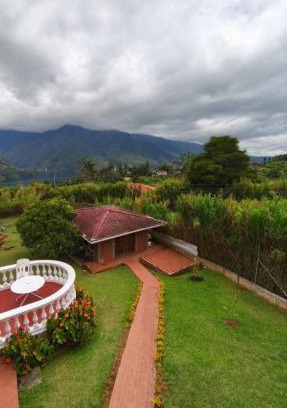 Calima Villa | Amplio Chalet en el Lago Calima