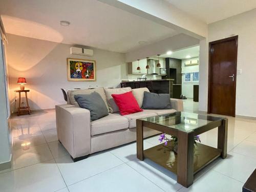 Lambare Apartment | Amplio departamento sobre Av Cacique Lambaré