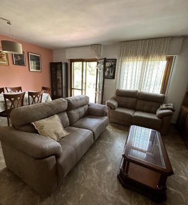 Zaragoza House | Amplio y Comodo Chalet en Zaragoza con piscina y tenis