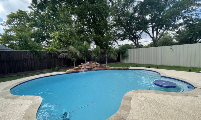 Humble House | AMPM mini-mansion - near IAH Airport