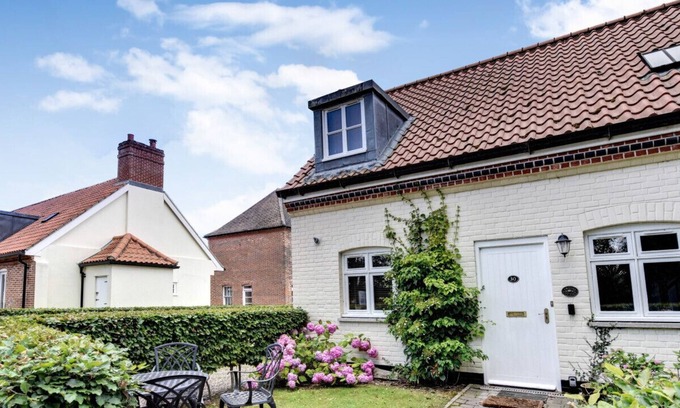 Blythburgh House | Amrose Cottage - Two Bedroom House, Sleeps 4