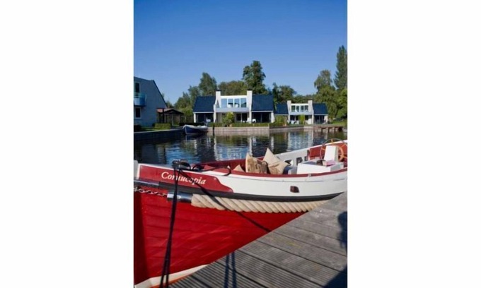 Loosdrecht Apartment | Amsterdam/Loosdrecht Panorama Villa 3 bedr + 2,5 bathr Rien vd Broeke Village