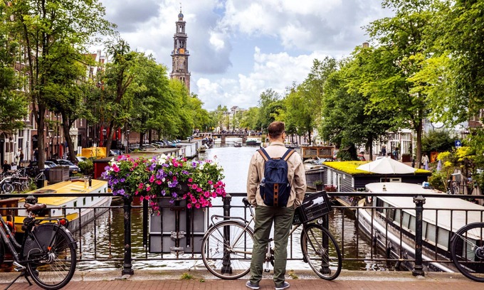 Amsterdam East House | AMSTERDAM TOWN HOUSE WITH PRIVATE GARDEN & PARKING