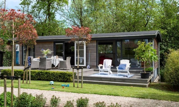 Loosdrecht Boat Rental | Amterdam, LoosdrechtWater Villa 6-8 persons, 3 bedrs, 1 bathr, 2 toilets30 min to Amsterdam City,
