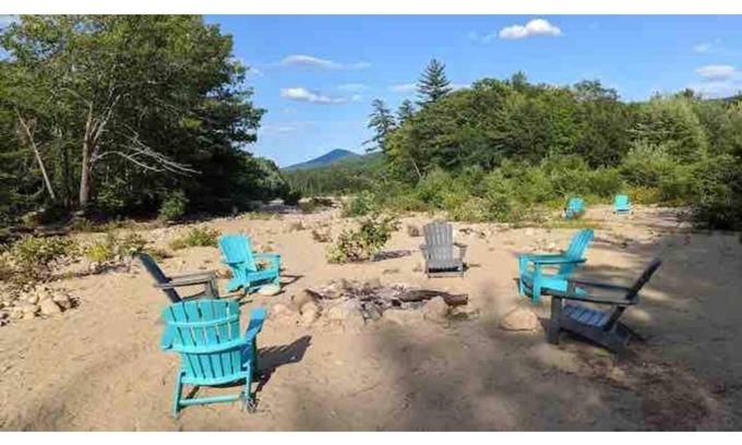 Bartlett Resort | AMV 2 bedroom condo right across from the outdoor pool sleeps 7
