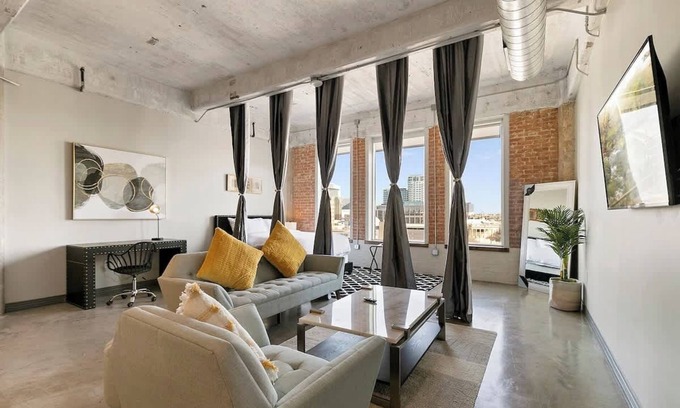 Downtown Dallas Apartment | Amyfinehouse | 2BR + Breakfast for 8 Guests +Valet