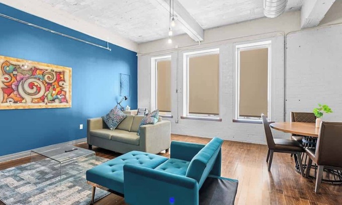 Downtown Dallas Apartment | Amyfinehouse | 2BR + Breakfast for 8 Guests +Valet