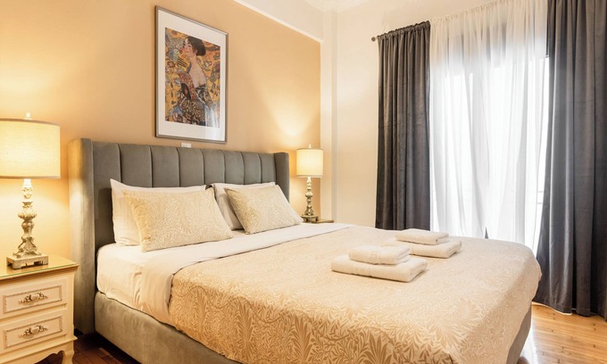 Athens Apartment | An 47 sq meters Artistic Apartment in the center of Athens