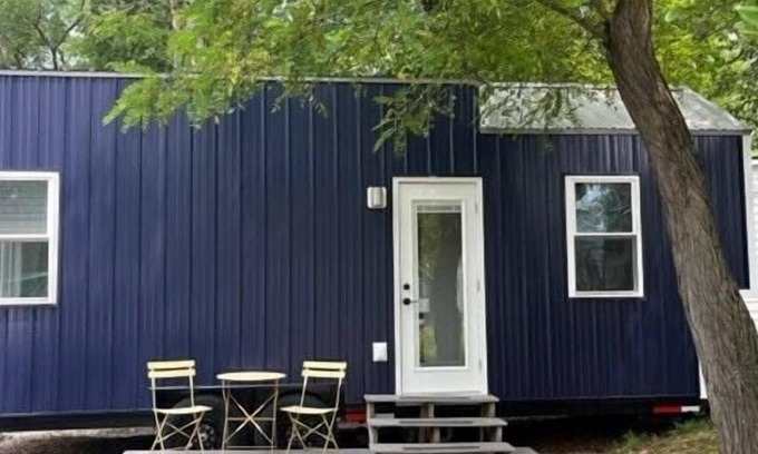 Elizabethtown House | An adorable tiny home perfect for your tiny getaway!