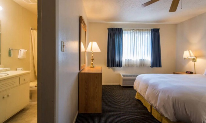 East End Apartment | AN ADVENTURE AWAITS! 2 SPACIOUS UNITS, POOL, COMPLIMENTARY BREAKFAST!