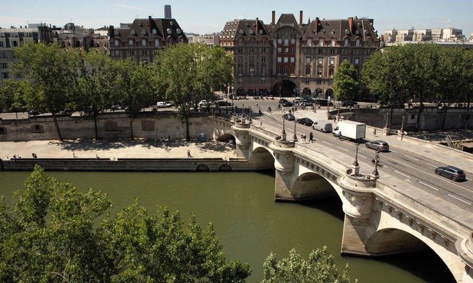 Paris City Center Apartment | An Amazing 2-BR/1BA Duplex au Quai des Orfèvres