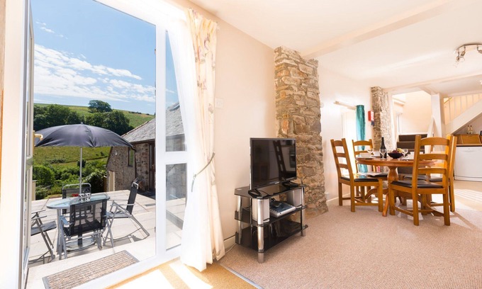 West Down Cottage | An apartment that sleeps 4 guests in 2 bedrooms