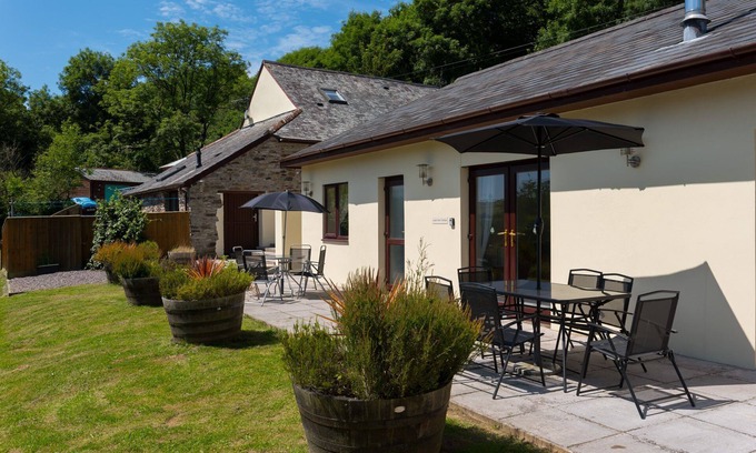 West Down Cottage | An apartment that sleeps 6 guests in 3 bedrooms