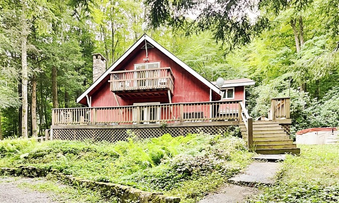 Oakland House | An Apple Away | Verdant Views + Hot Tub