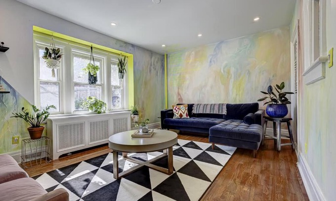 Parkdale Apartment | An Artist's Dream - Unique apartment in Parkdale!