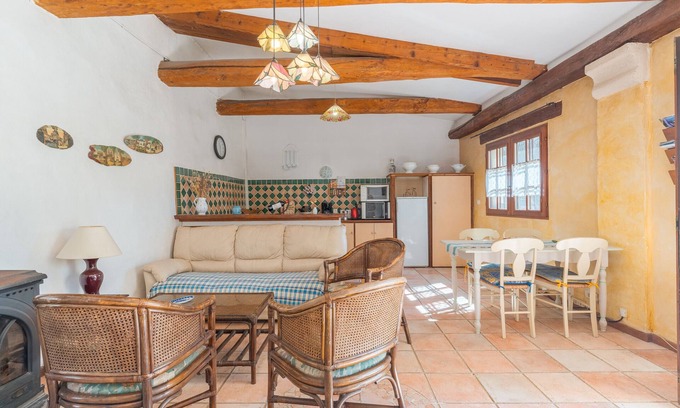 Allemagne-en-Provence Apartment | An authentic stay in a charming apartment in the heart of a Provençal château