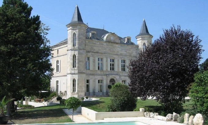 Laugnac House | AN ENCHANTING CHATEAU IN A FAIRYTALE BACKDROP FOR THOSE PERFECT FRENCH MOMENTS
