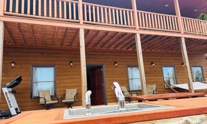Valdese House | An entire place for family and friends, Pet-Friendly