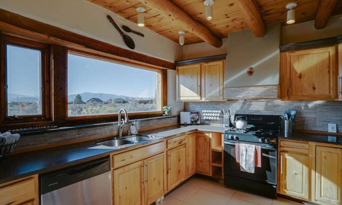El Prado House | An ideal quiet getaway, perfectly located between downtown and Taos Ski Valley