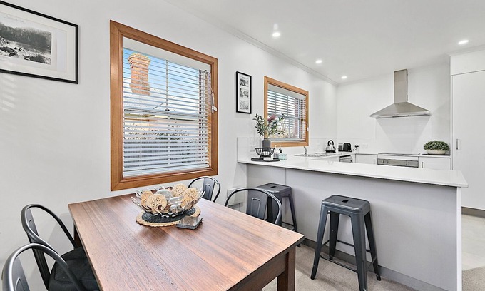 East Launceston House | An ideal townhouse for an executive long term stay.