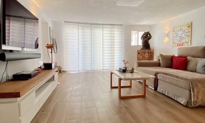 Chayofa House | An idyllic oasis in South Tenerife between mountains & sea views