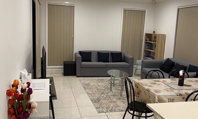 Florey House | An immaculate 3 bedroom modern house, all to yourself