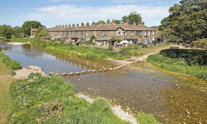 Eshton Cottage | An immaculately presented, 2 bedroom property with river views.