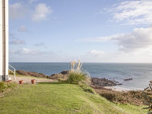 Coverack Apartment | An Mor Haven