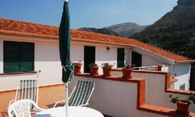 Piano di Sorrento Apartment | AN OLD FARMHOUSE SET IN A CITRUS GROVE