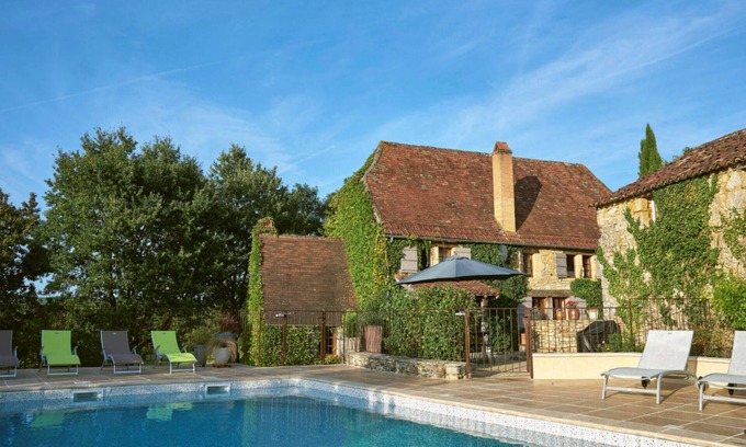 Daglan Cottage | An old hillside cottage, with a beautiful pool and stunning views