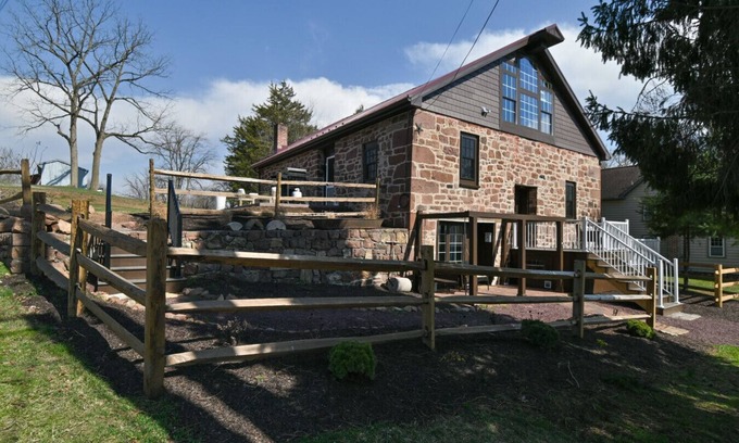 Stouchsburg Apartment | An old mill from the 1800`s has been renovated into a Mill House with three Suites - two with private entrances