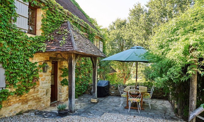 Daglan Cottage | An old stone cottage full of rustic charm with pool and stunning views