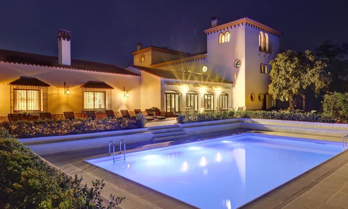 La Granada de Rio-Tinto House | An unforgettable vacation full of sun and relaxation awaits you in this vacation home with pool.